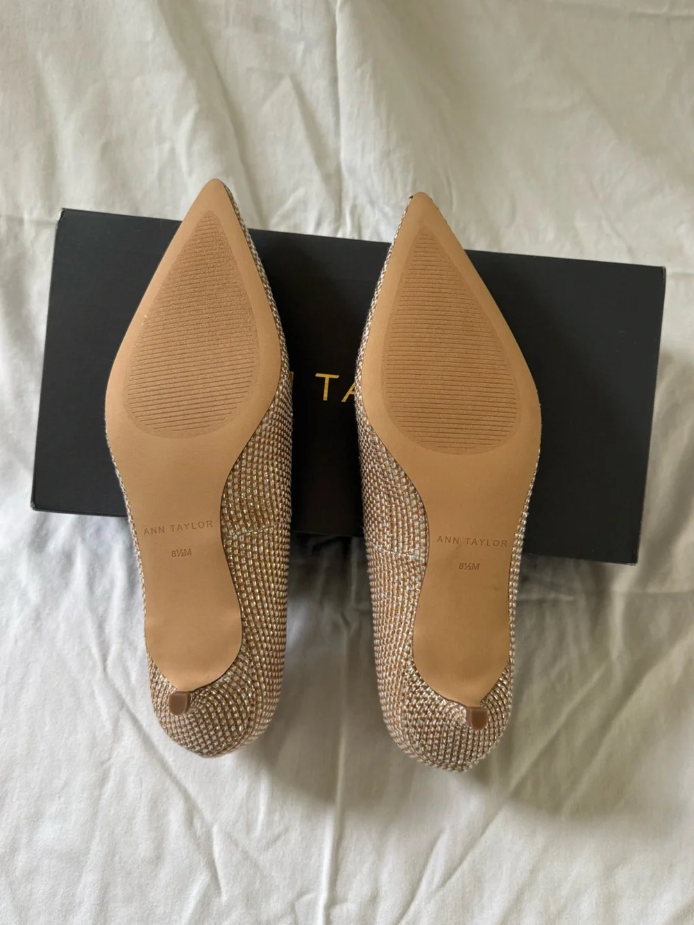 NIB Ann Taylor Woven Pointy Toe Kitten Heel Metallic Straw, Size 8.5